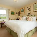 Ingram House Bed & Breakfast
