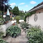 Holly Lodge