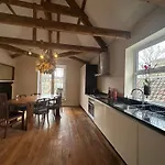 Stunning 3 Bedroom House With Amazing Castle View