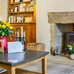 Falstaff House, Listed Building, A Delightful Late-Georgian Holiday Cottage In A Great Location In Central Alnwick