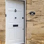 Falstaff House, Listed Building, A Delightful Late-Georgian Holiday Cottage In A Great Location In Central Alnwick