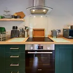 Host & Stay - Forest Green Lodge