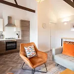 Host & Stay - The Tea Warehouse
