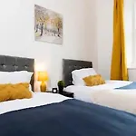 The Stone House - Spacious, Central, Modern