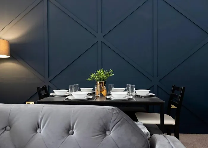 The Stone House - Spacious, Central, Modern