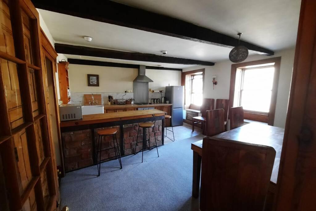 Large In The Center Of Apartamento Alnwick