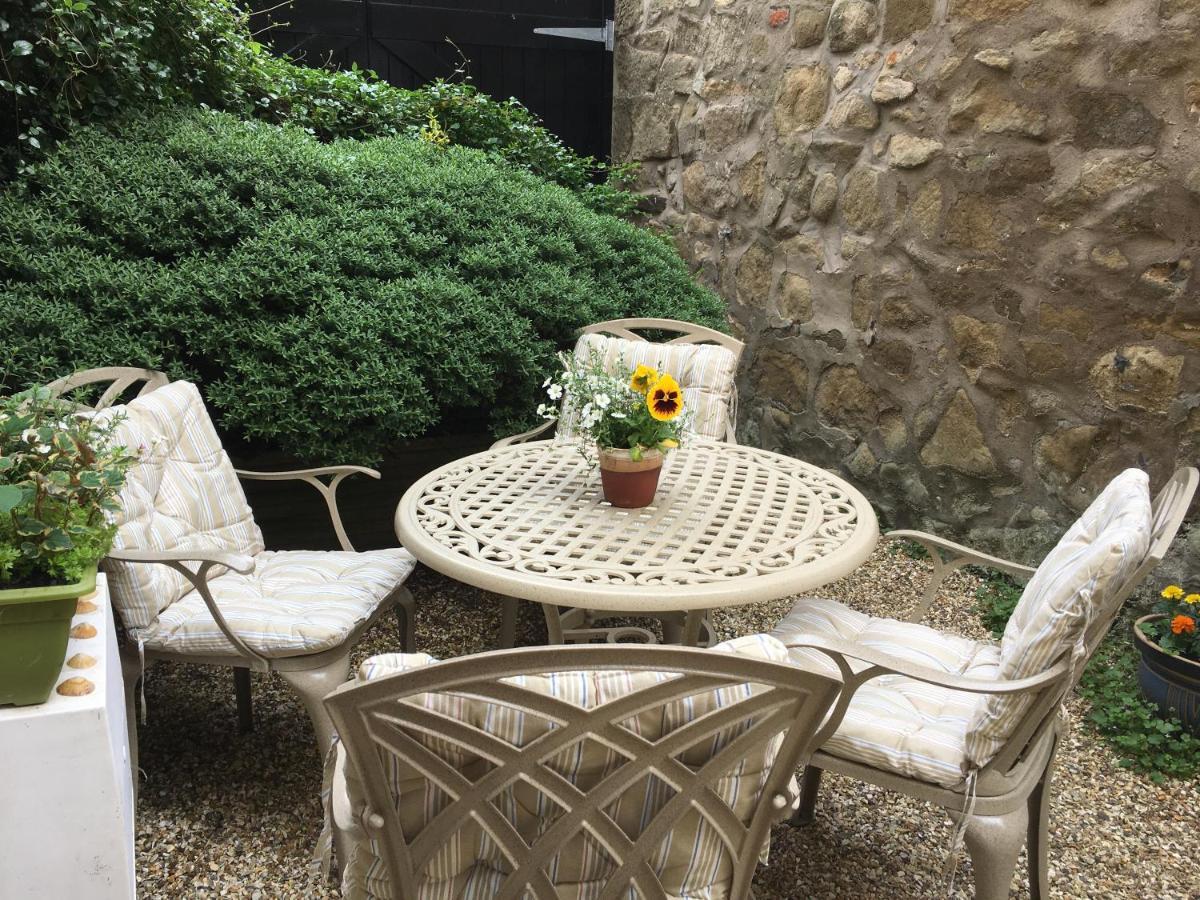 Peaseblossom House, A Charming Grade Ii Listed Building, In A Great Location In Alnwick