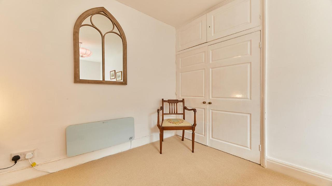 Host & - The Burrow Apartment