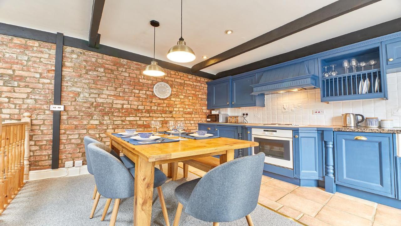 Host & - The Burrow * Alnwick