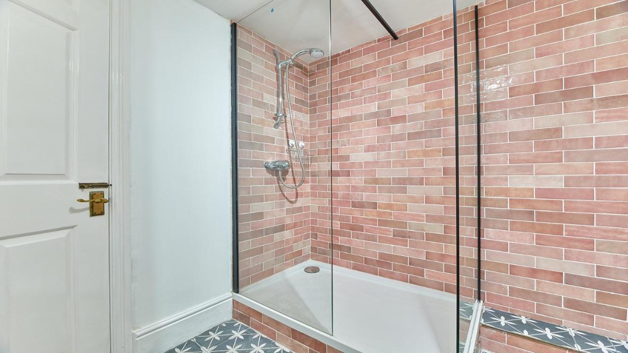 Host & - The Burrow Apartment *
