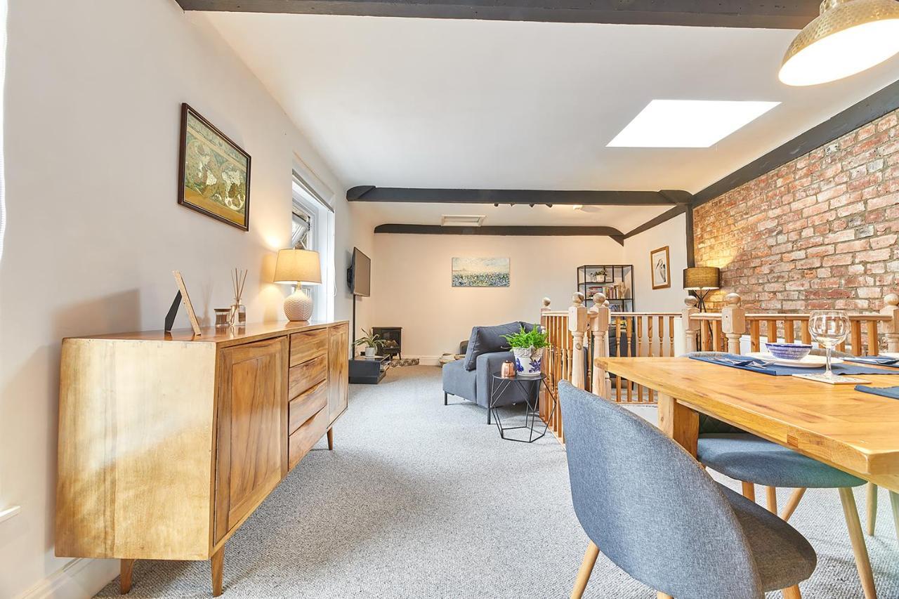 Host & - The Burrow Alnwick