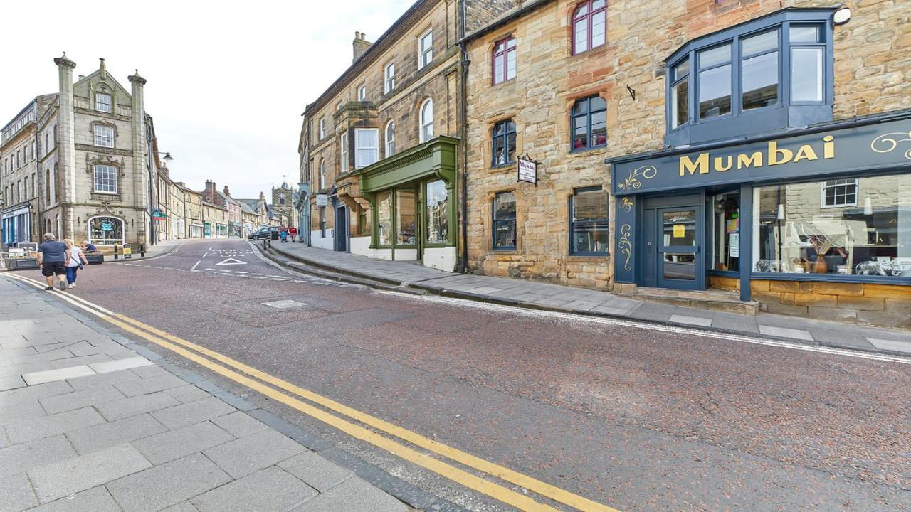 Host & - The Burrow * Alnwick