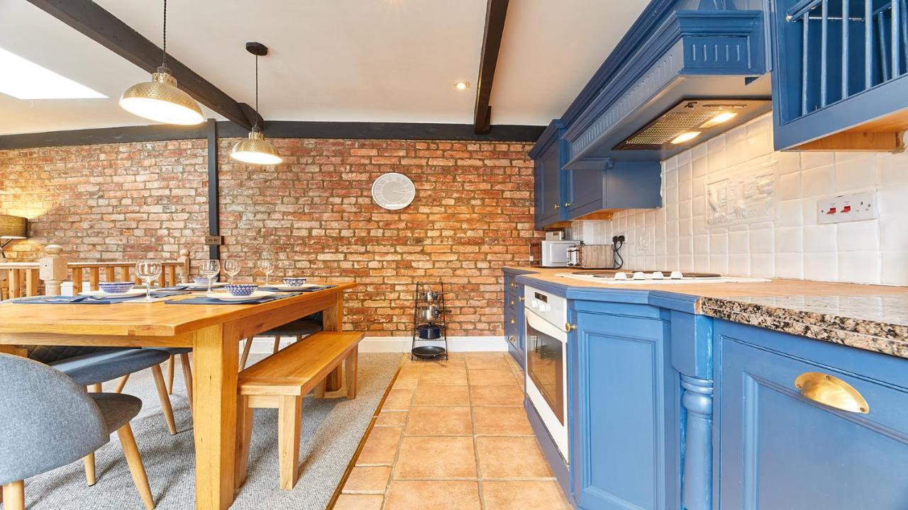 Host & - The Burrow Alnwick