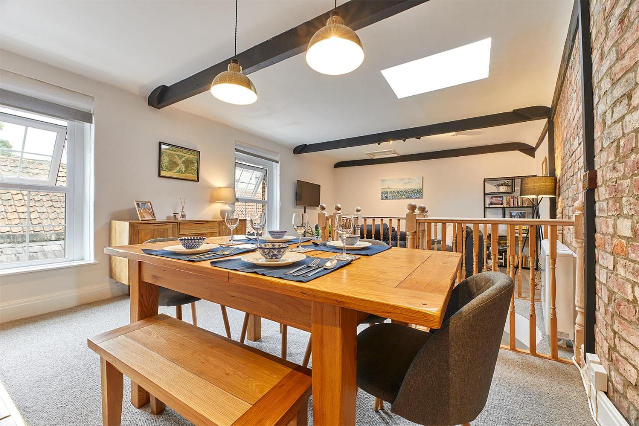 Host & - The Burrow * Alnwick