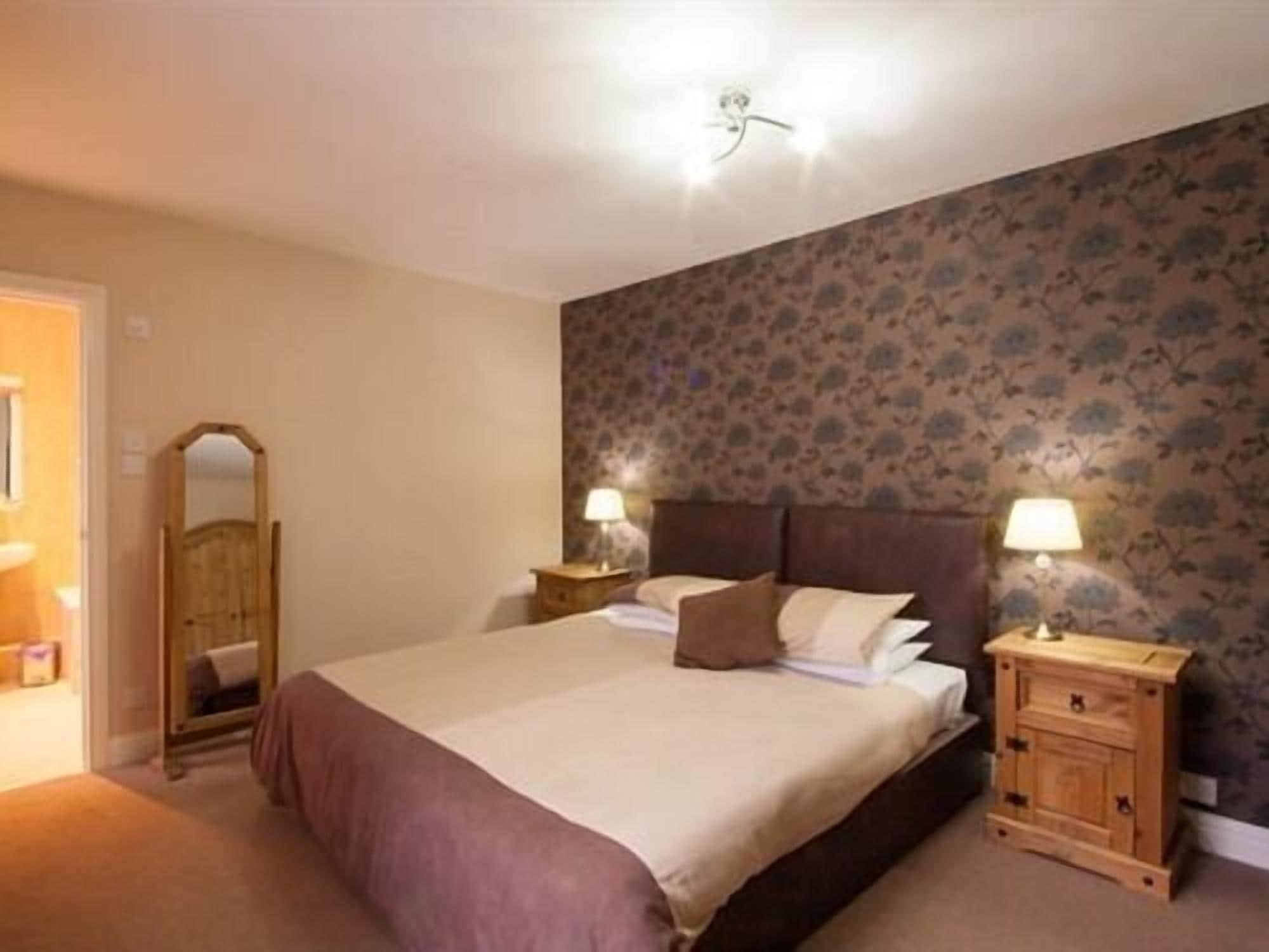 The Oaks Hotel