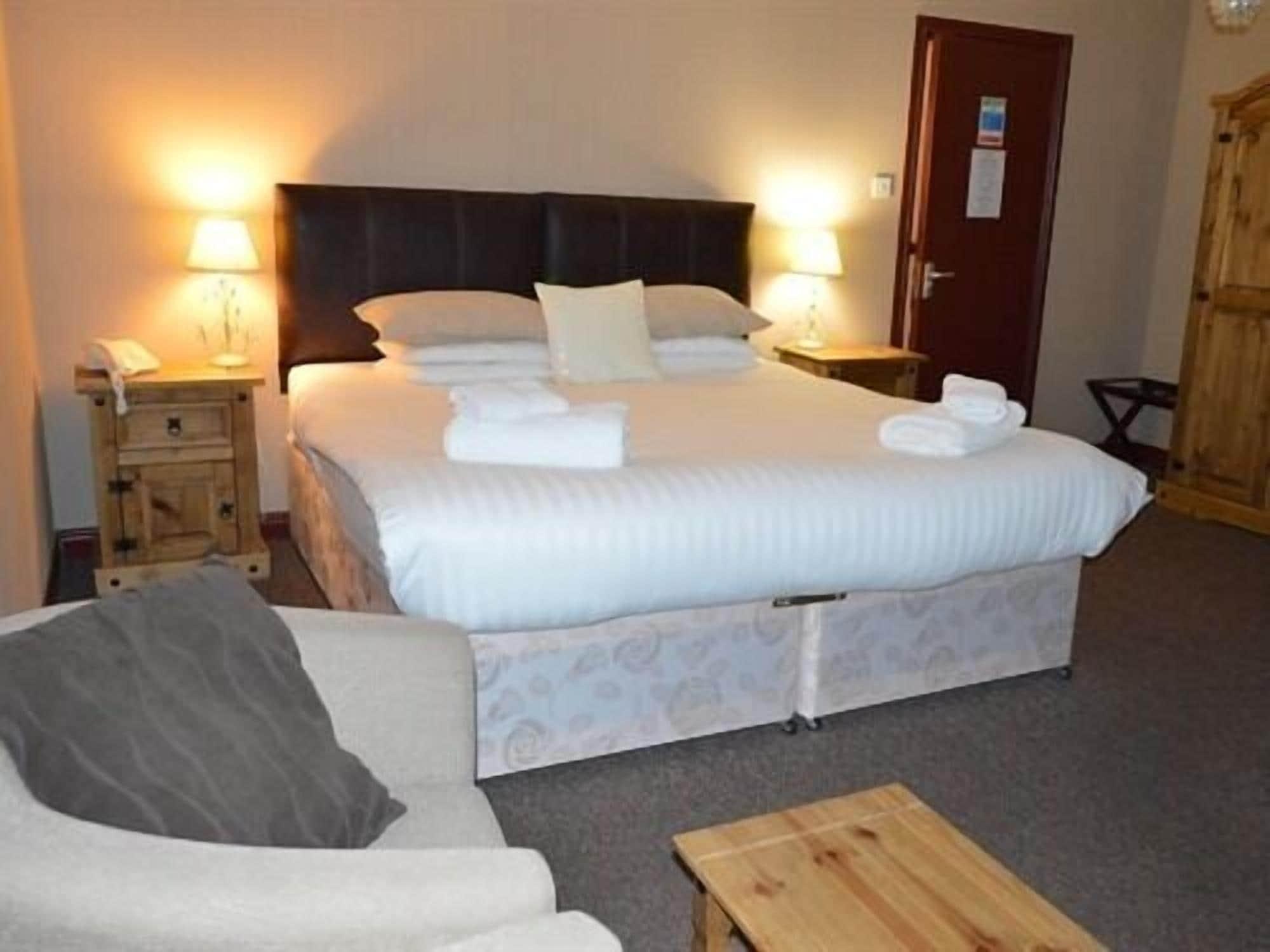 The Oaks Hotel