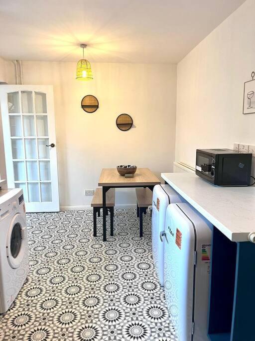 2 Bdrm Spacious House *