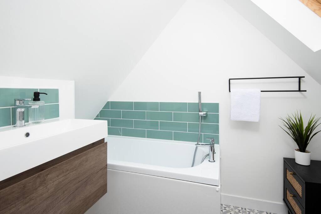 Stylish 5 Bedroom House - * Alnwick