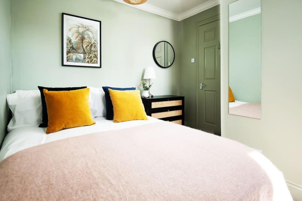 Stylish 5 Bedroom House - Holiday home *