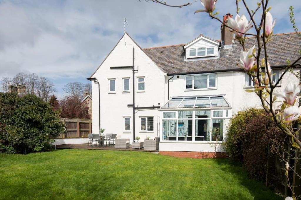 Stylish 5 Bedroom House - * Alnwick