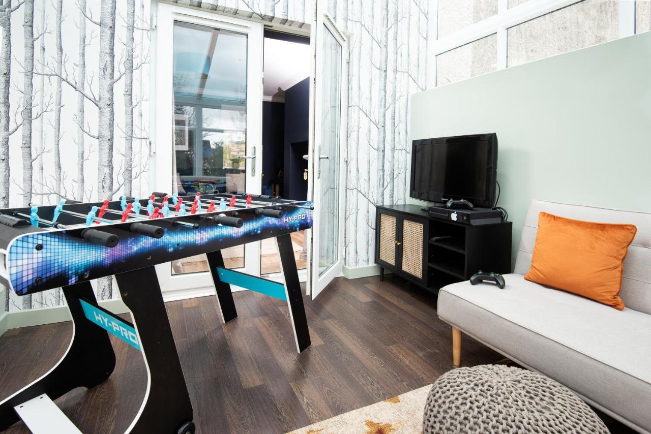 Stylish 5 Bedroom House - Holiday home