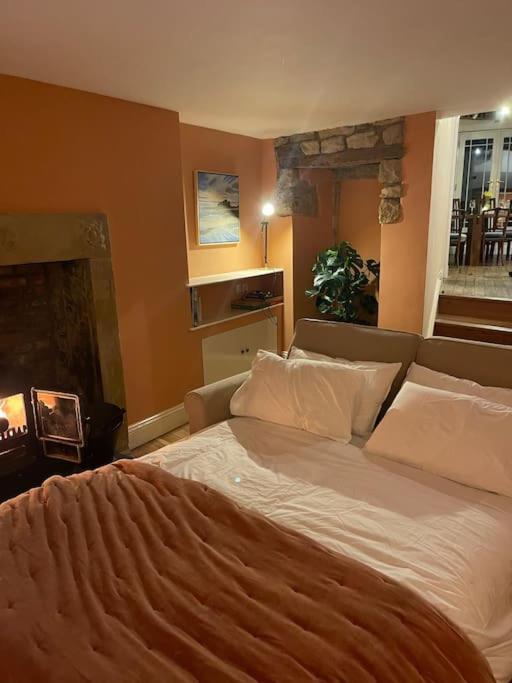 Stunning 3 Bedroom House With Amazing Castle View *