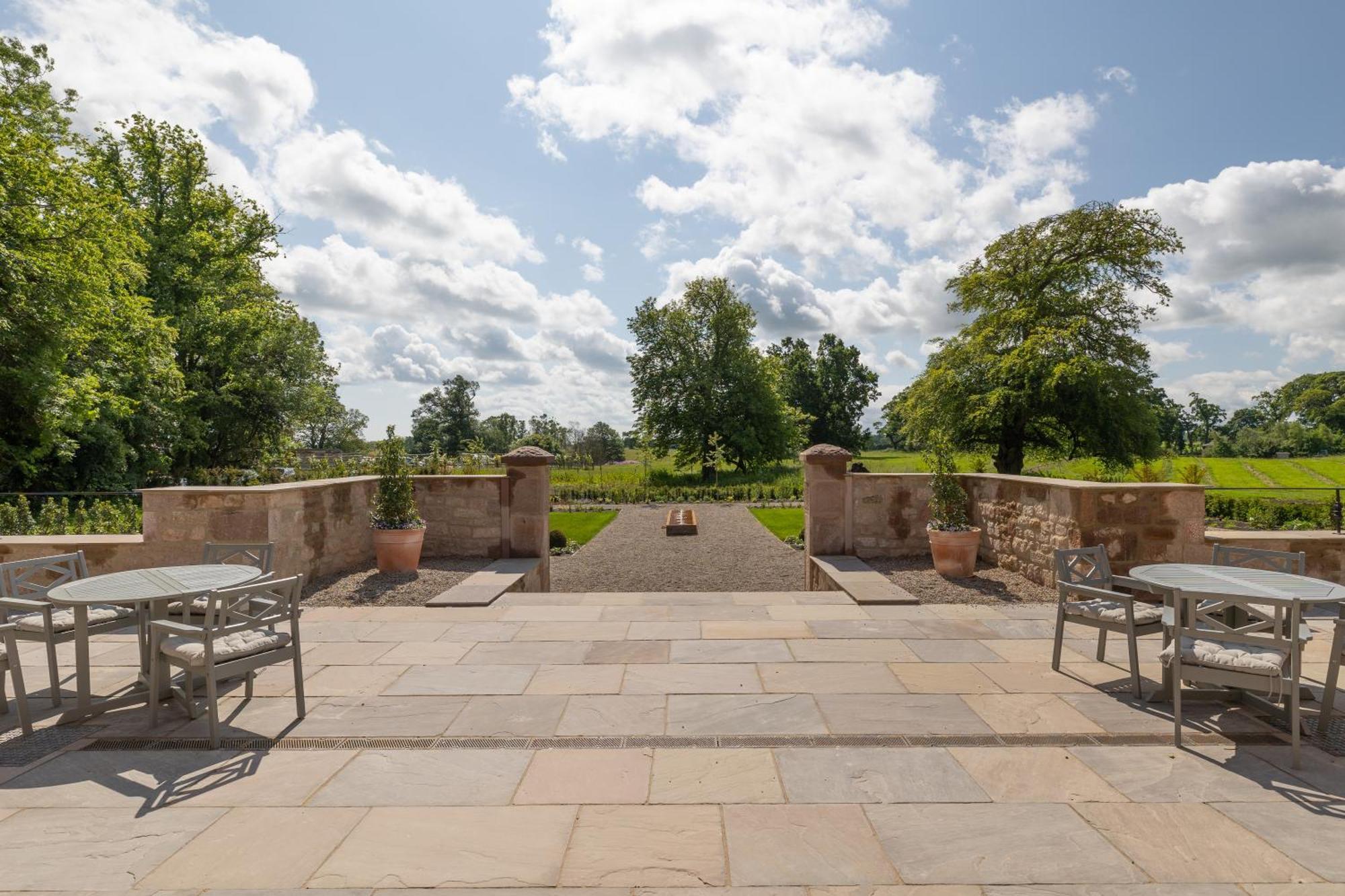 The Tempus At Charlton Hall Estate Hotel