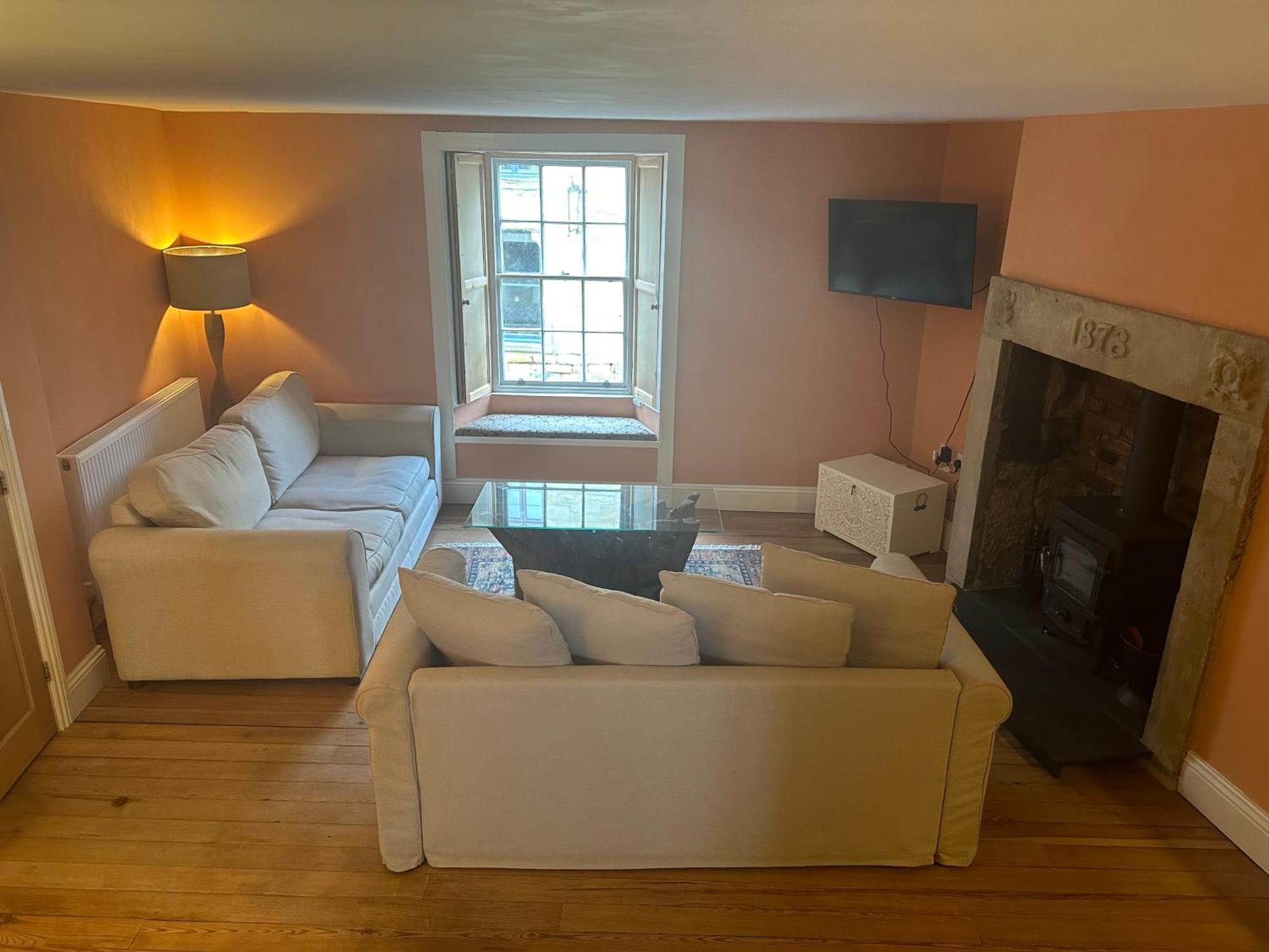 Stunning 3 Bedroom House With Amazing Castle View