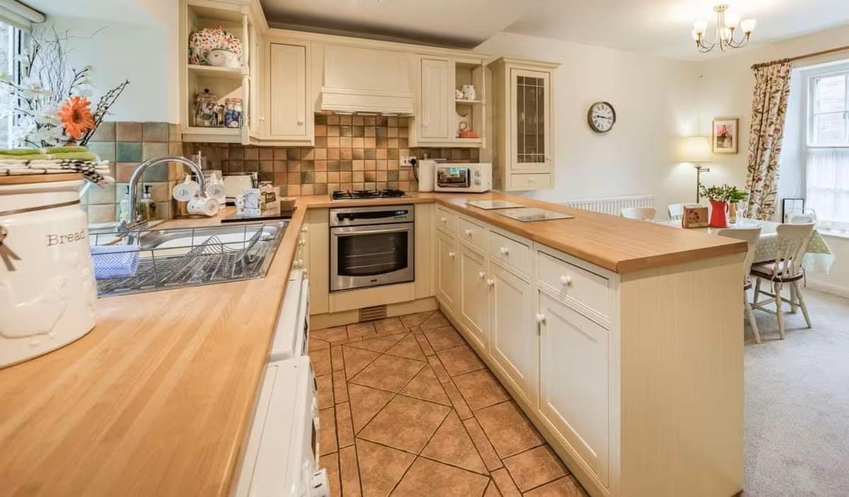 Peaseblossom House, A Charming Grade Ii Listed Building, In A Great Location In