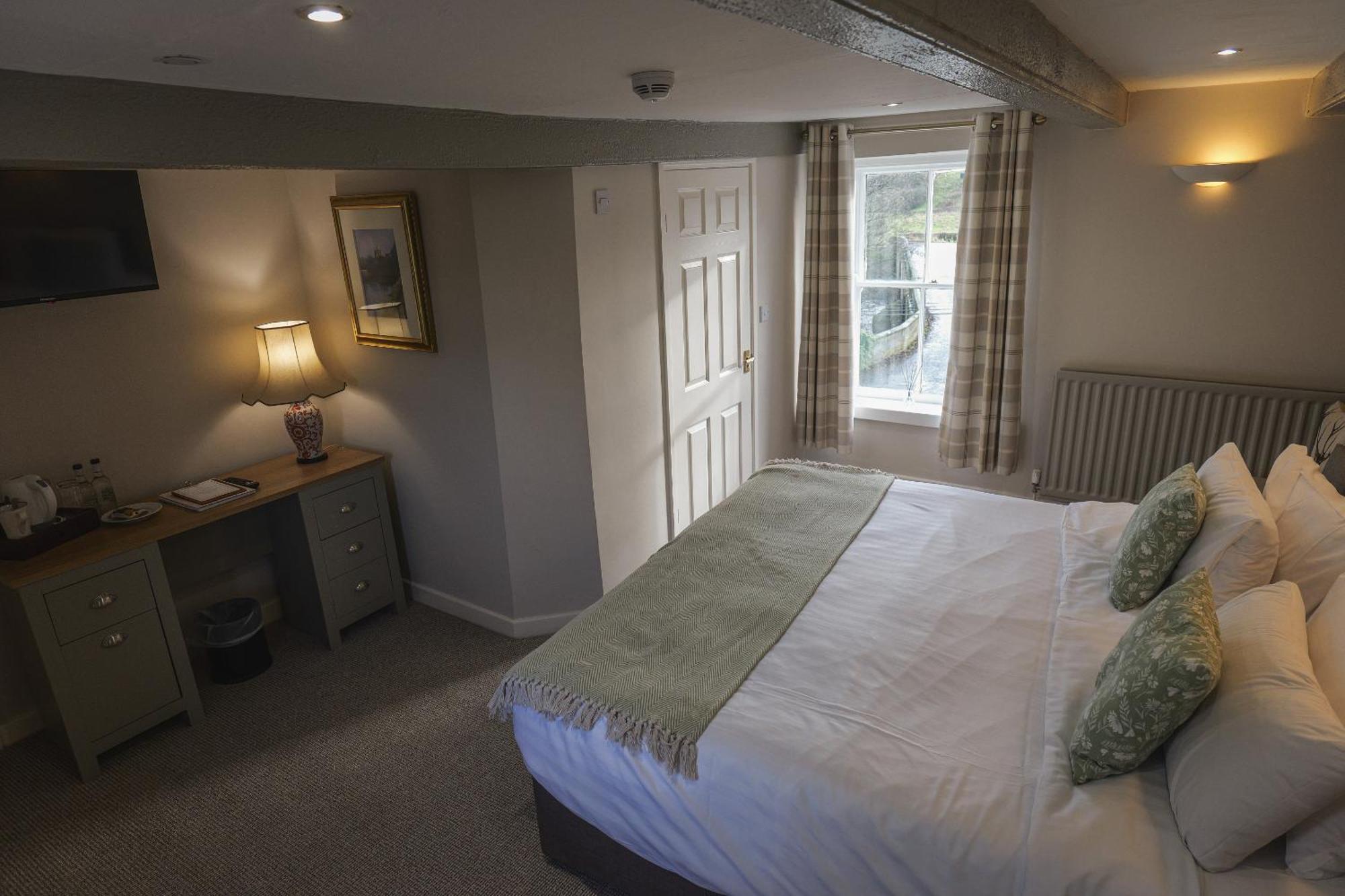 Hotel Anglers Arms 4*