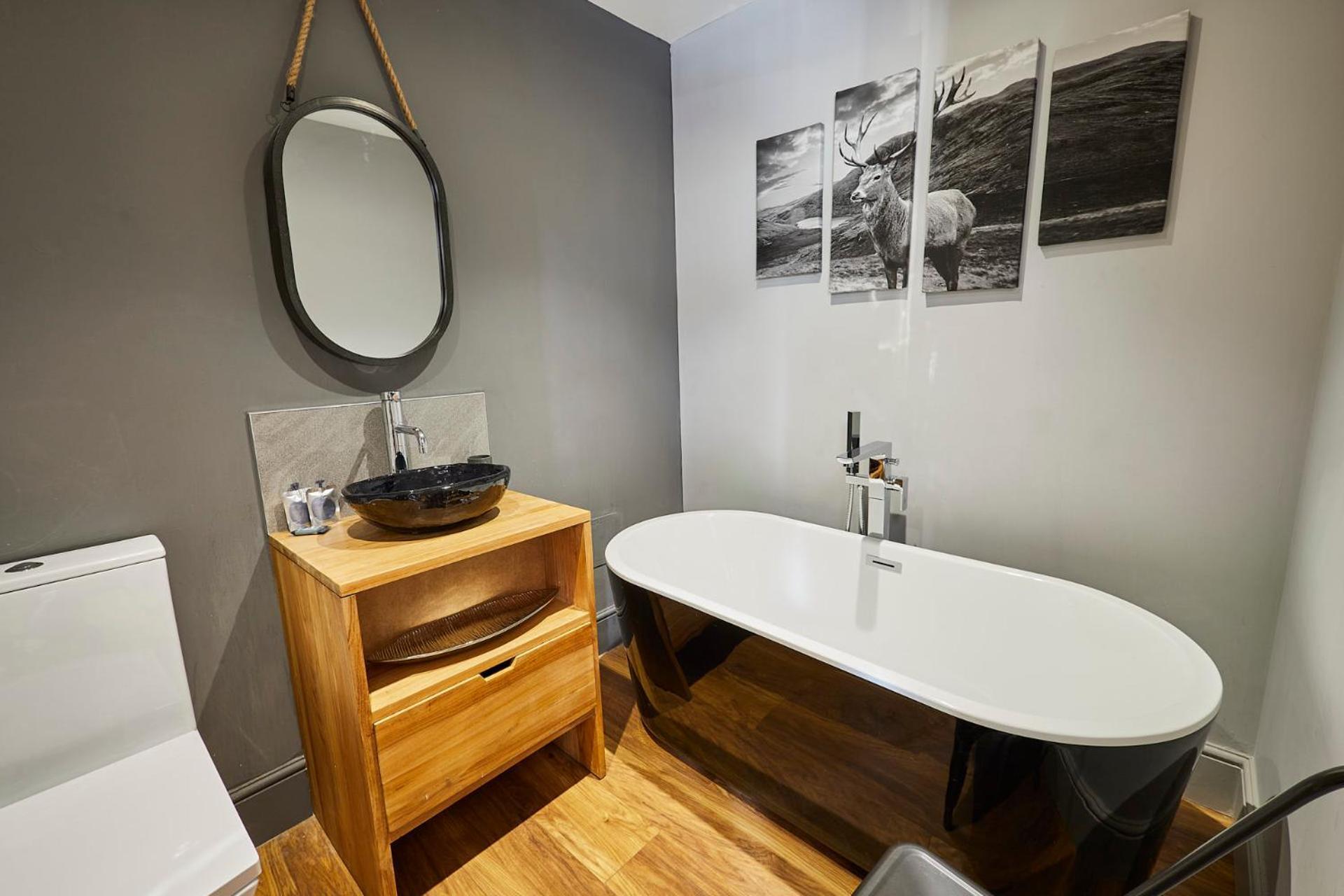 Host & - Narrowgate *