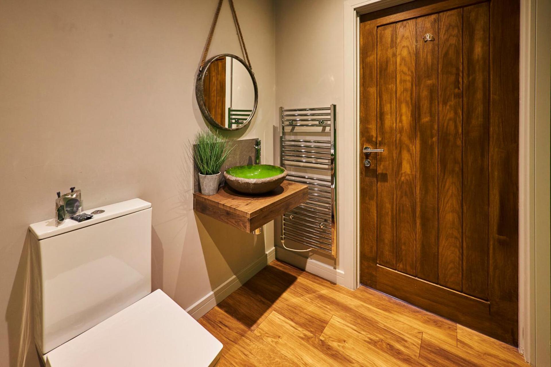 Apartment Host & - Forest