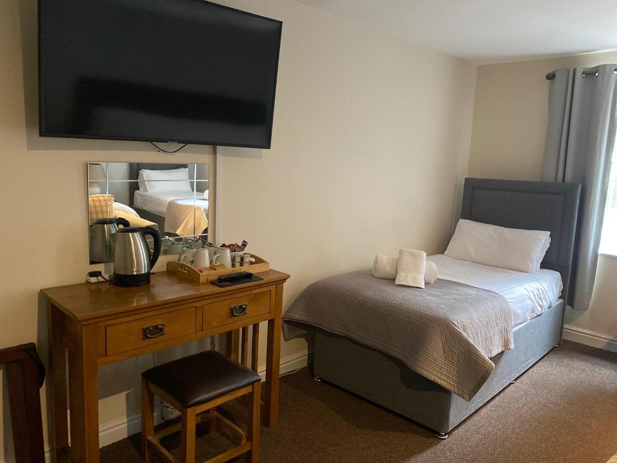 Hotel The Oaks 3*
