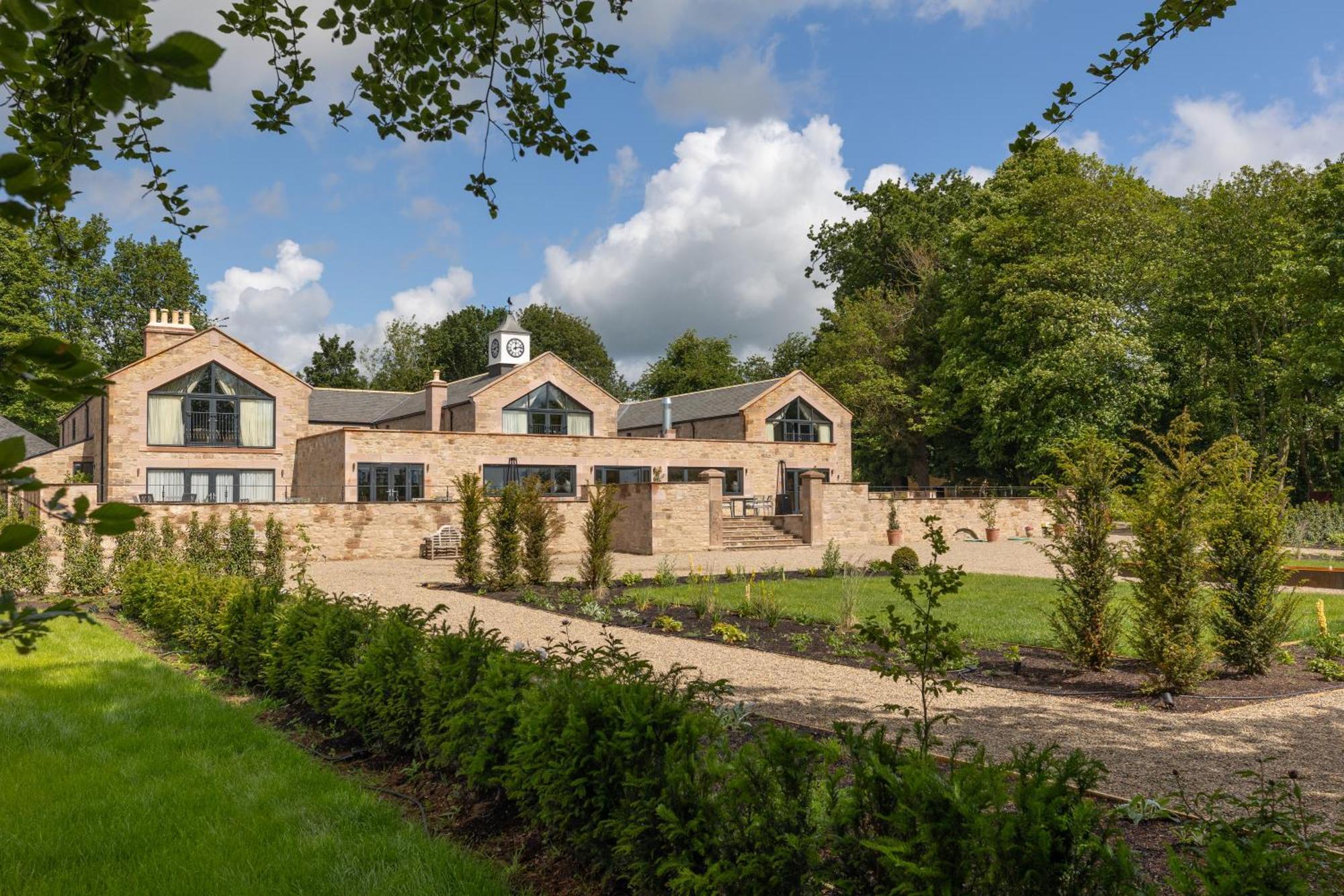 Hotel The Tempus At Charlton Hall Estate *