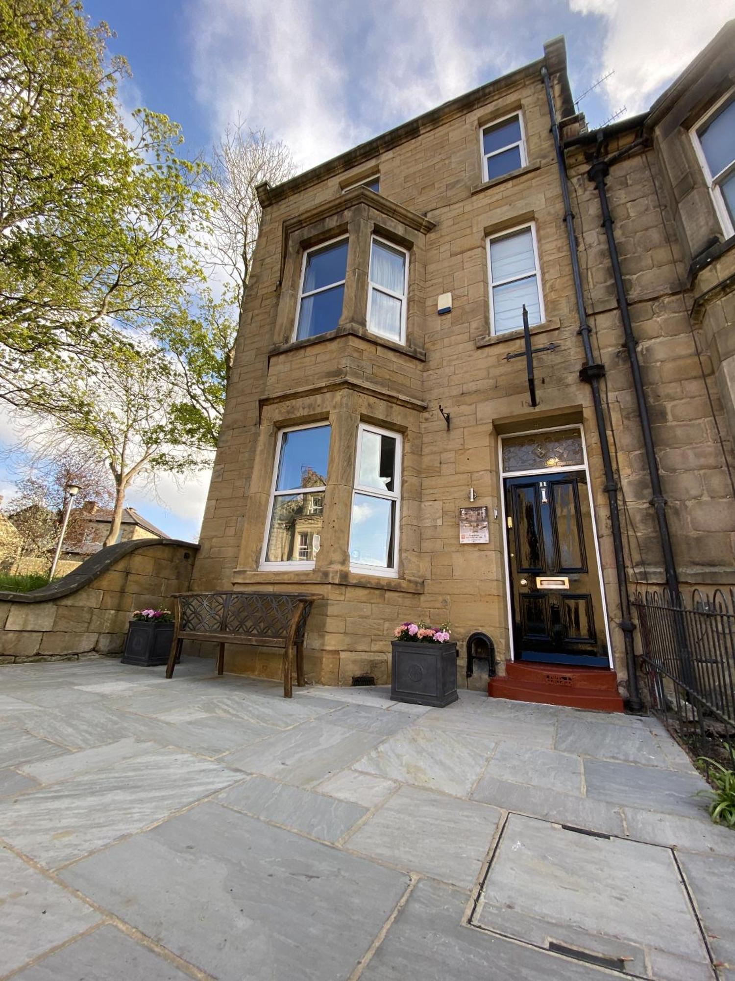 Tate House 4*