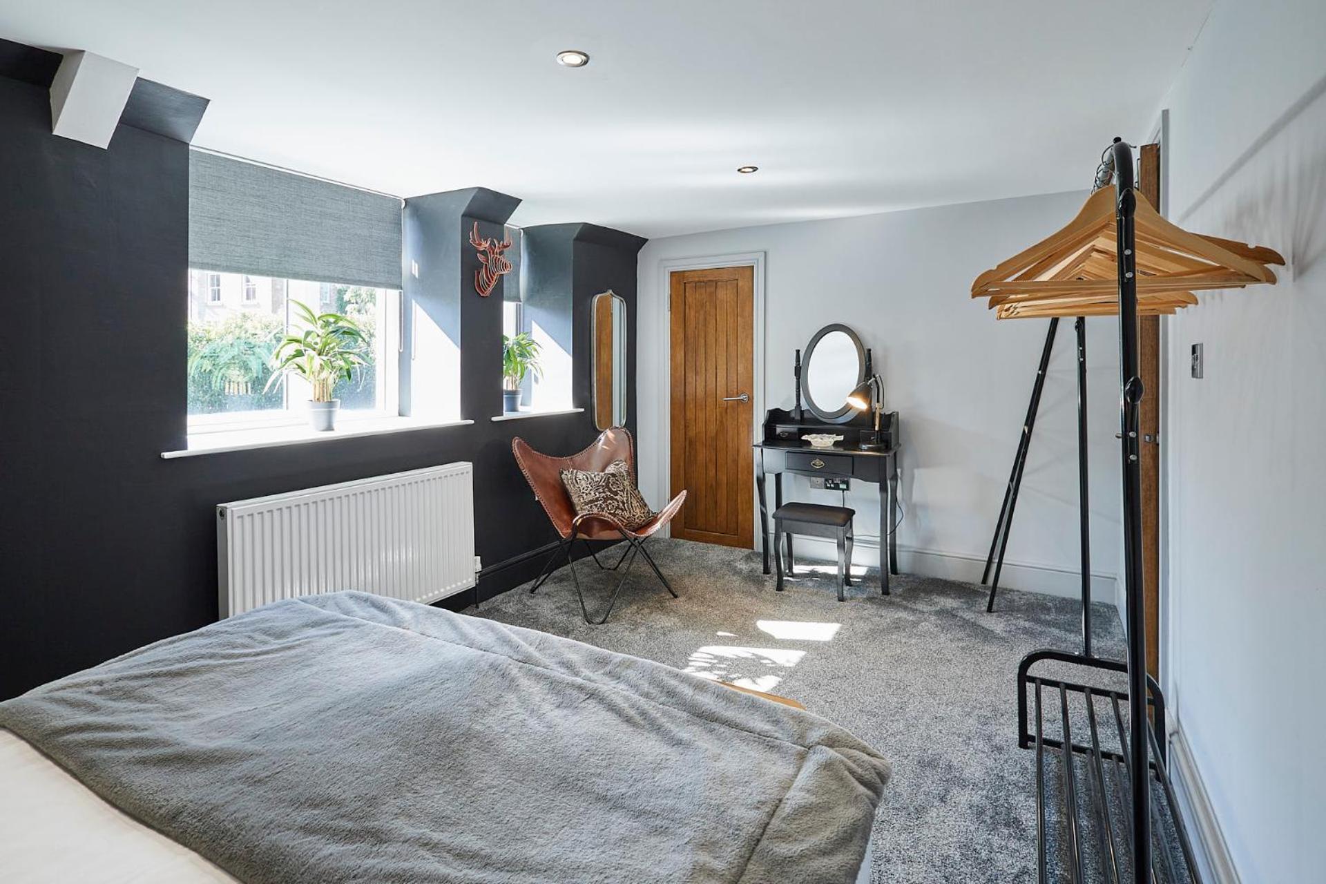 Host & - Narrowgate * Alnwick
