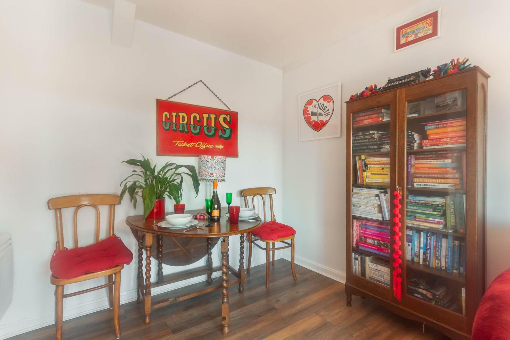 Book Nook - Dog Friendly *