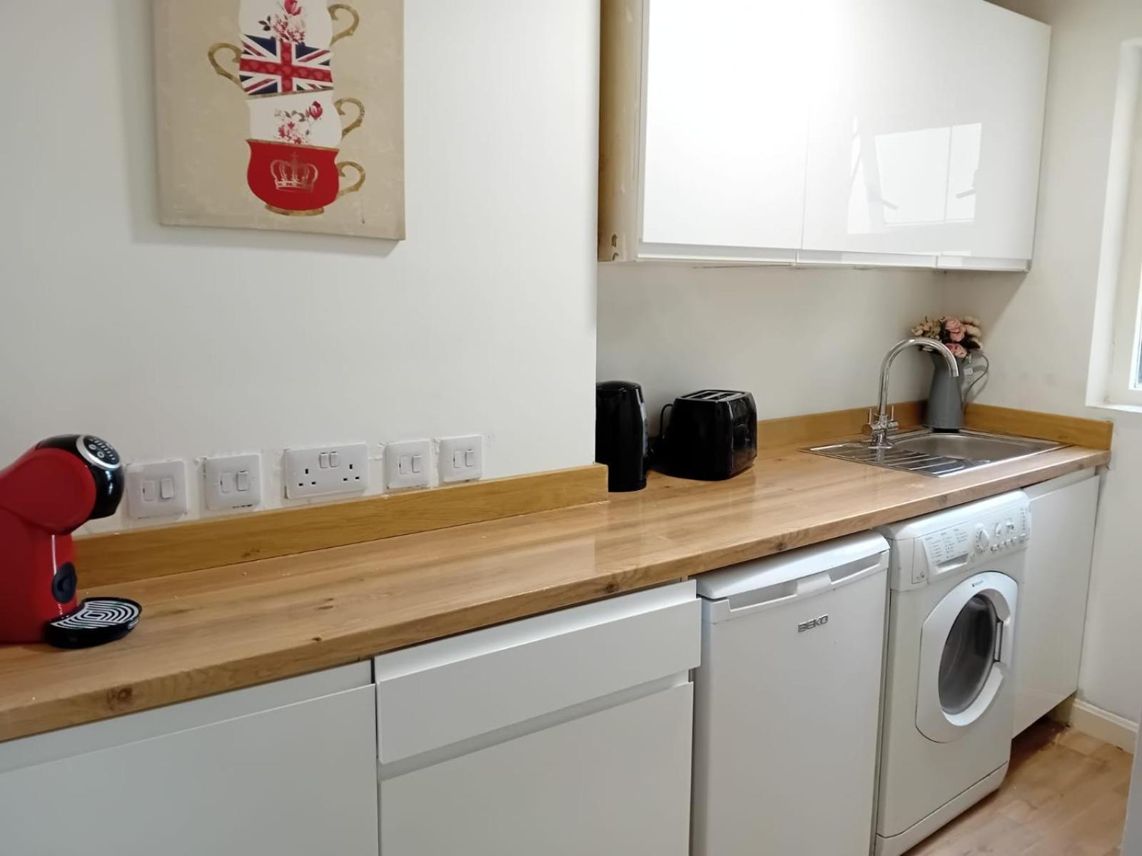 Town Centre Apartment *