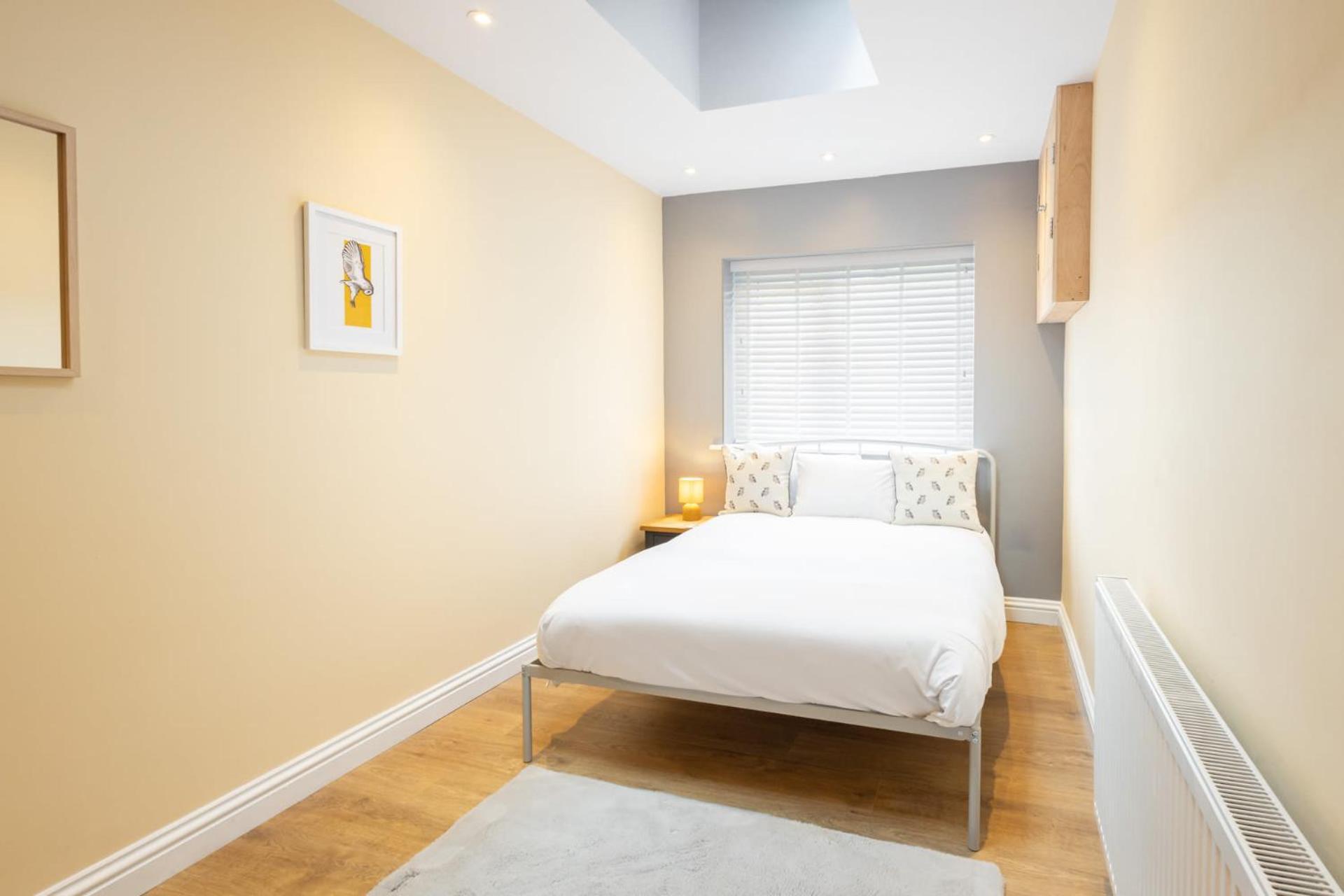Host & - Newton House *