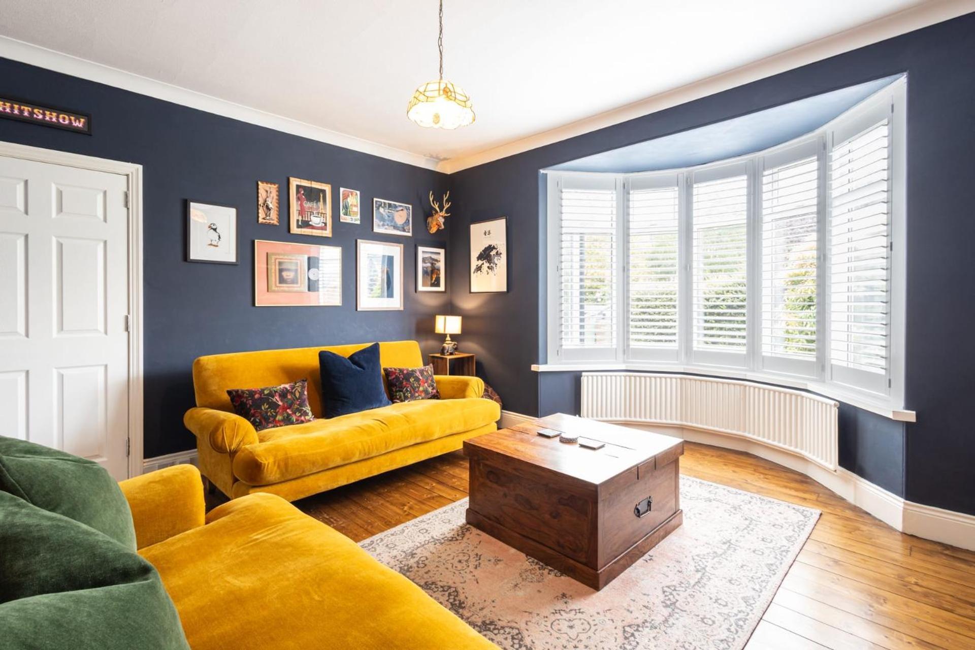 Host & - Newton House *