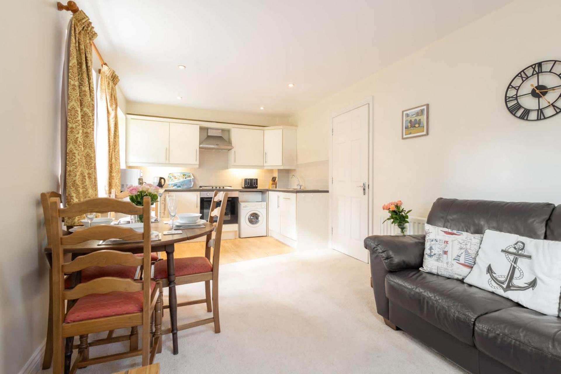 Host & - No 12 Alnwick