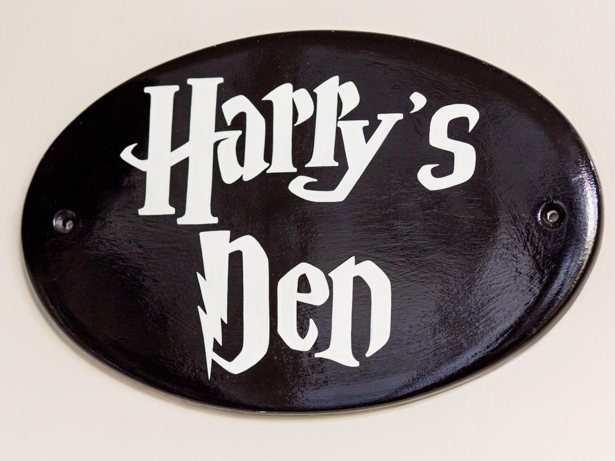 Harrys Den *