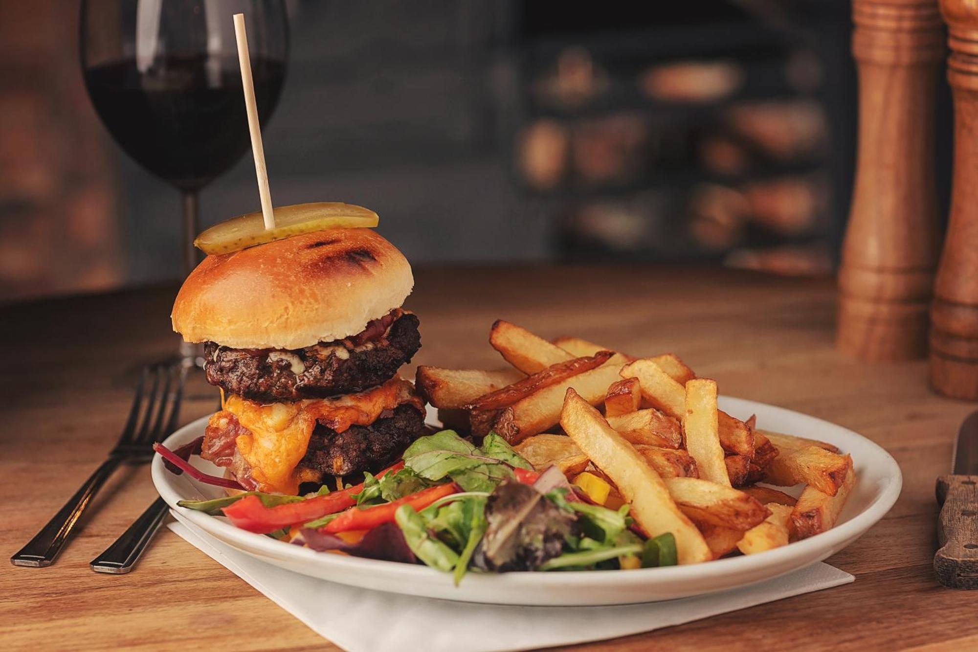 Inn The Tavern - Steakhouse And 3*