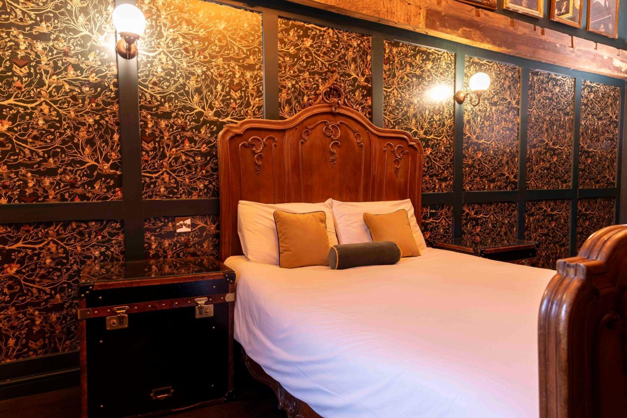 The Dirty Bottles Inn 4*
