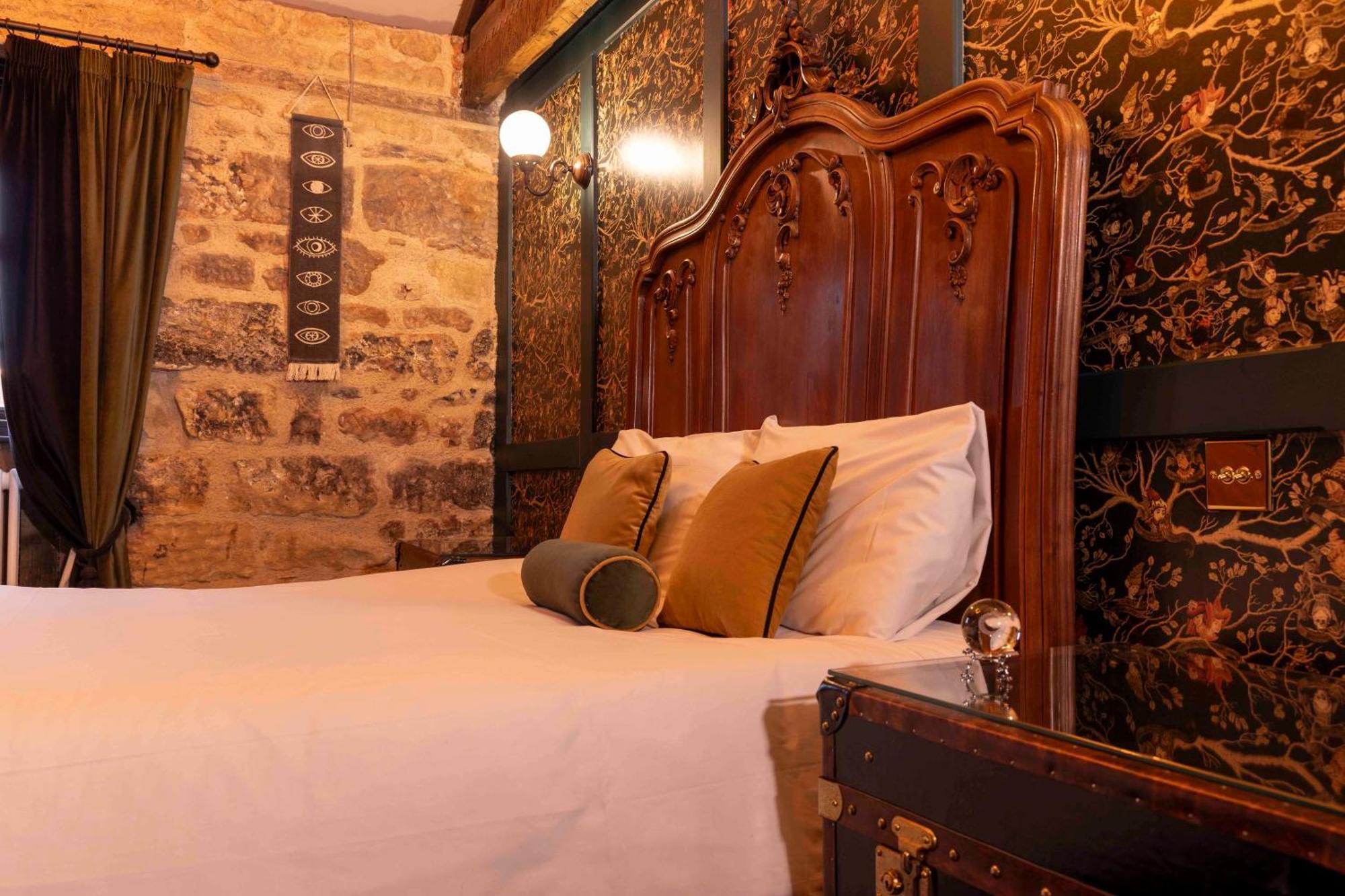 The Dirty Bottles Inn 4*