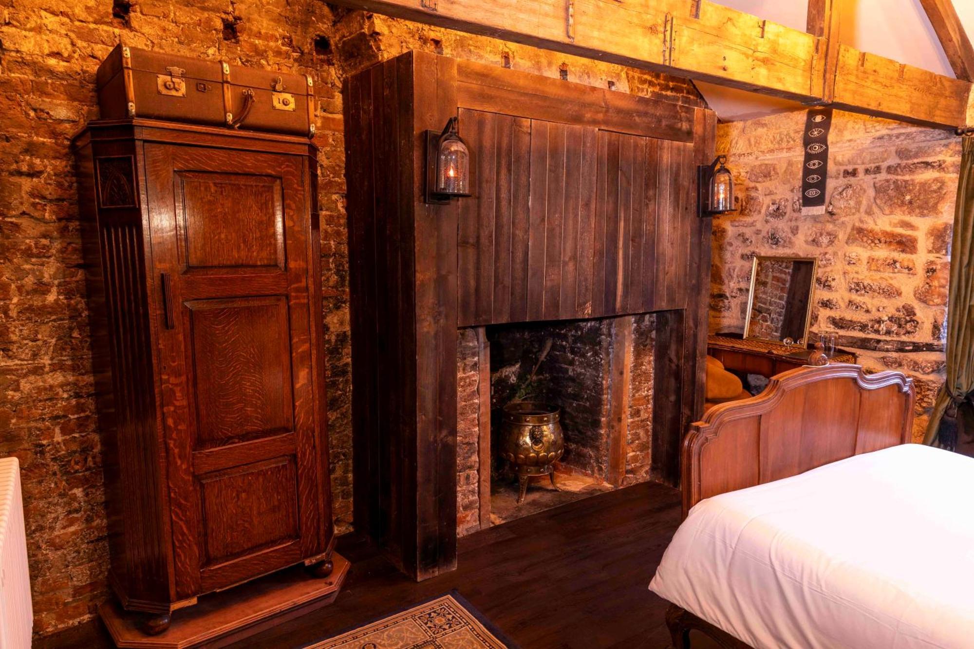 The Dirty Bottles 4* Alnwick