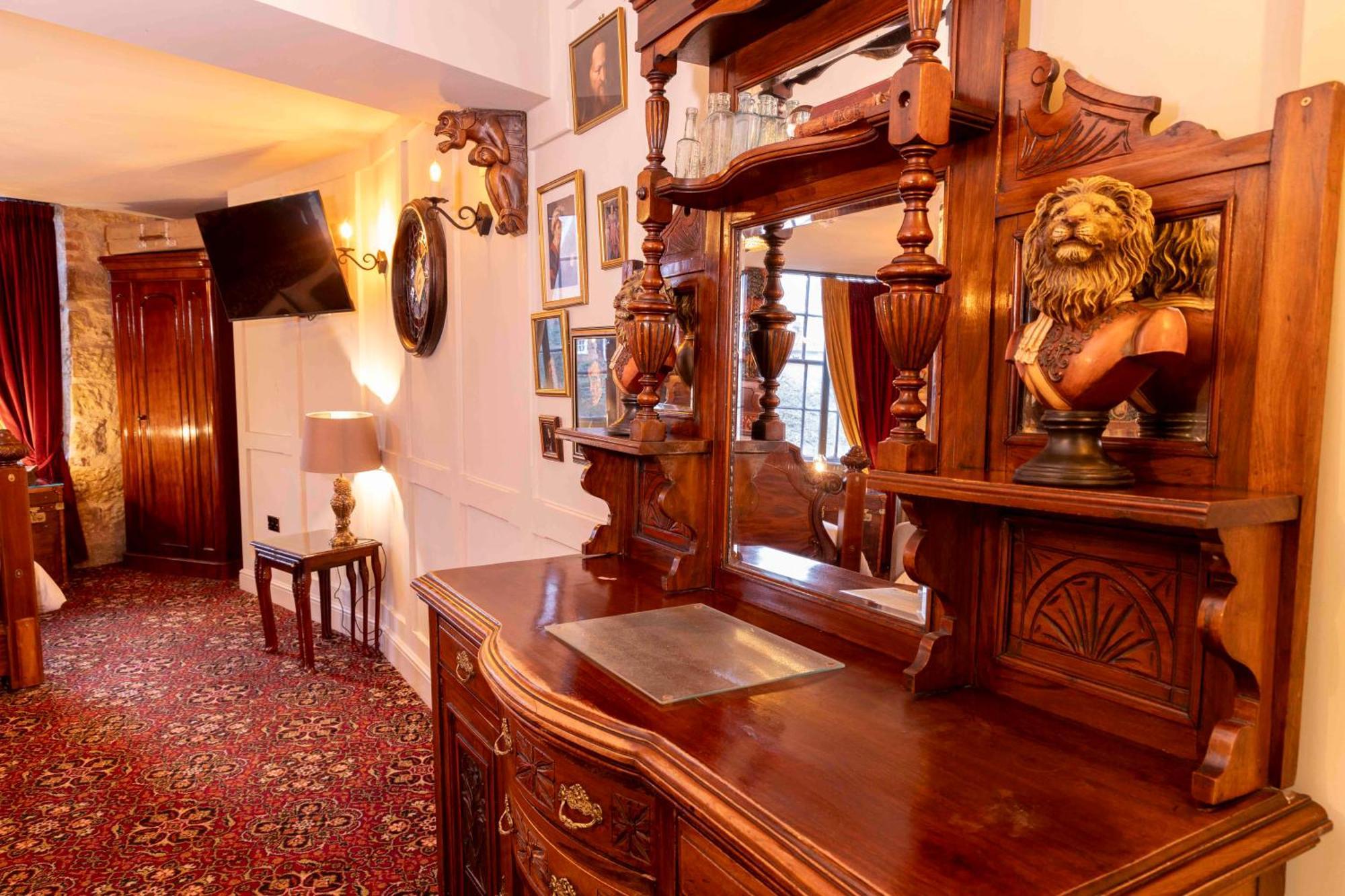The Dirty Bottles Inn 4*