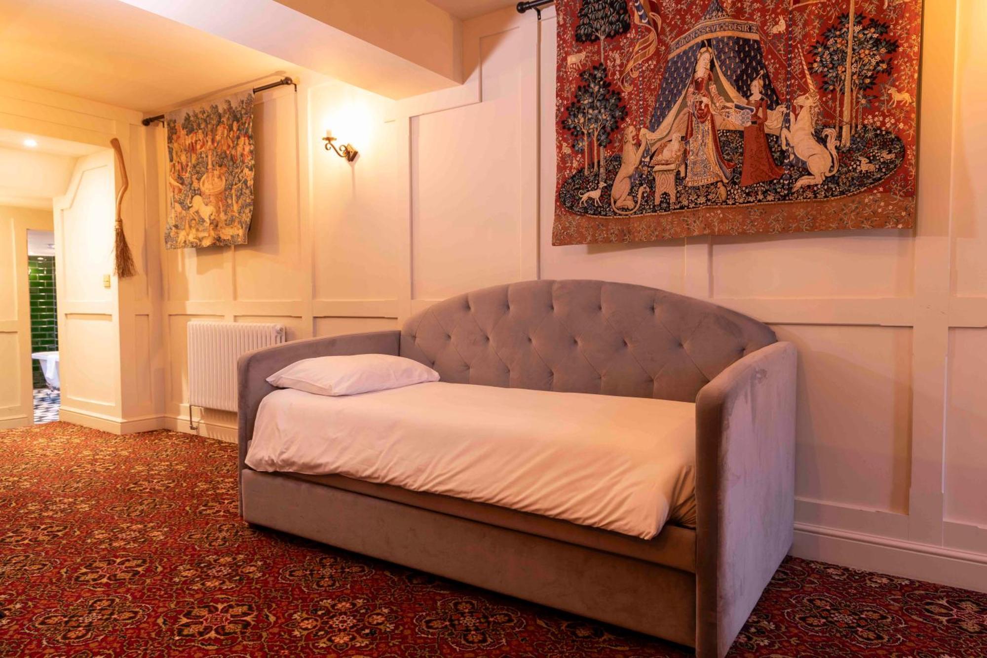 Inn The Dirty Bottles 4*