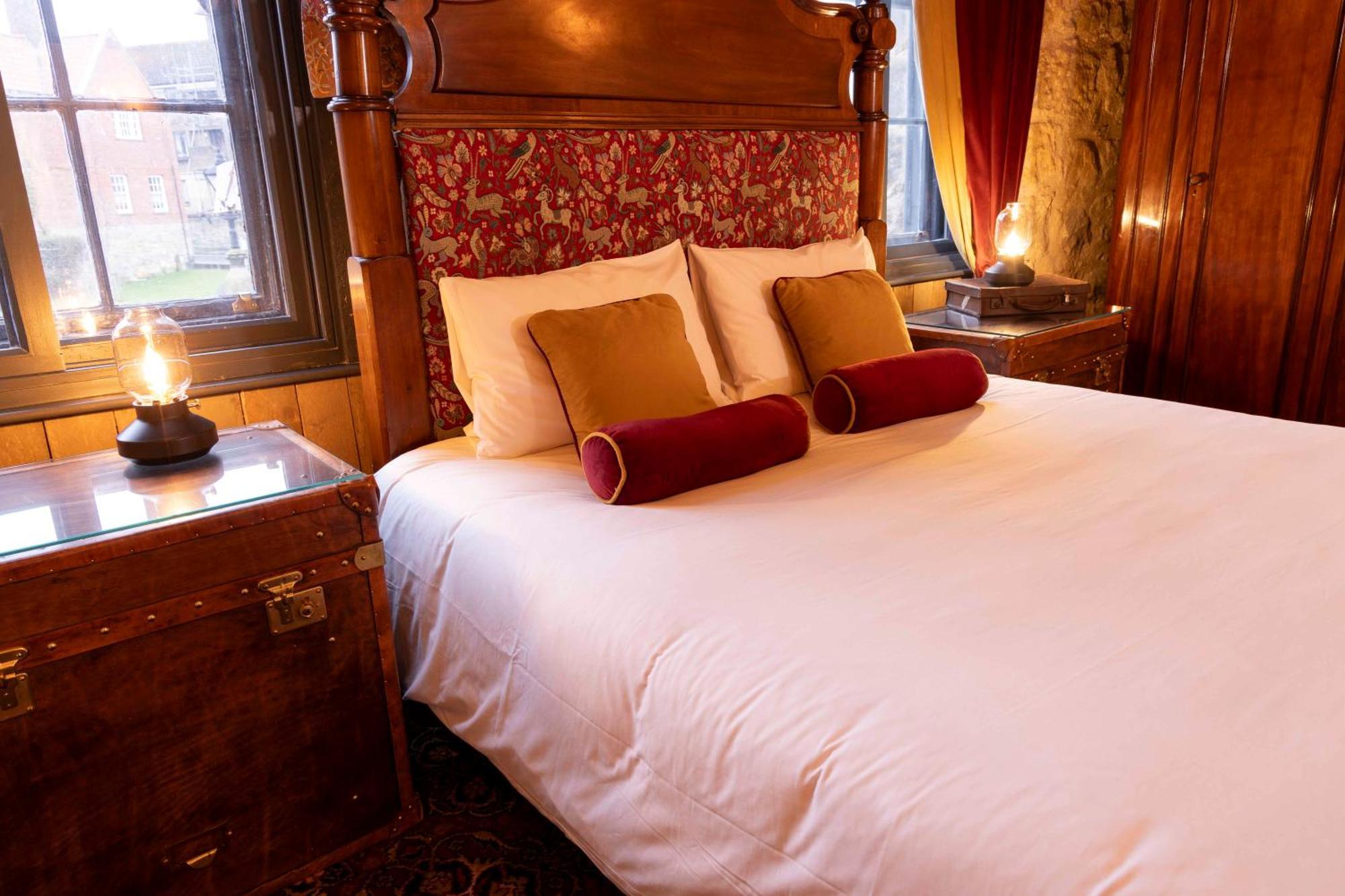 The Dirty Bottles Inn 4*