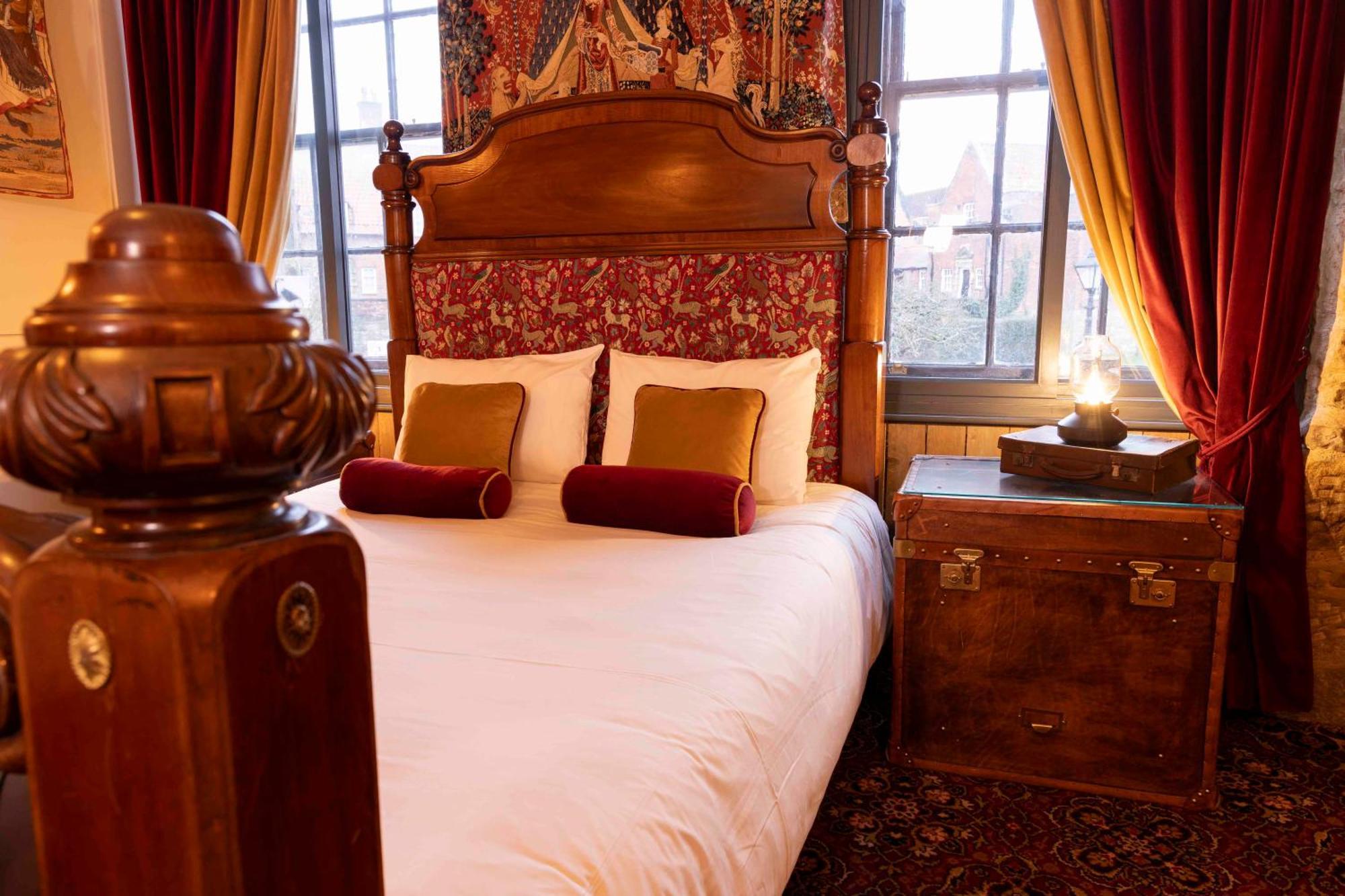 Inn The Dirty Bottles 4*